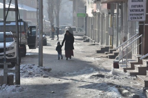 Kars'ta Kaldırımda Yürümek Cesaret İstiyor!