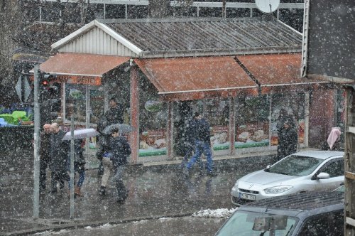 Kars’ta Kar Yağışı Devam Ediyor