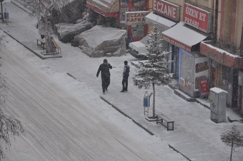 Kars'ta Kar Yağışı Devam Ediyor
