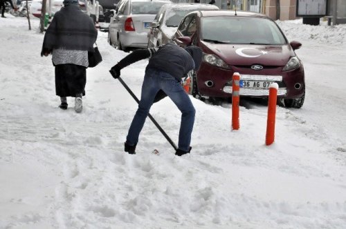 Kars’ta Kar Yağışı ve Tipi, Hayatı Olumsuz Etkiledi