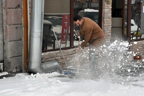Kars’ta Kar Yağışı ve Tipi, Hayatı Olumsuz Etkiledi