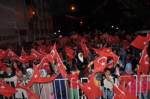 Kars’ta Konserli Demokrasi Nöbeti