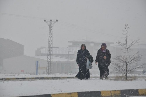 Kars’ta Lapa Lapa Kar Yağıyor