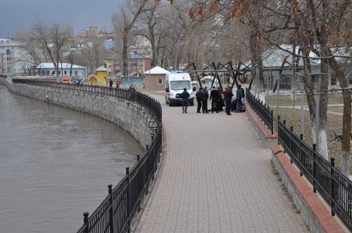 Kars'ta Öğrenci Kavgasında Kan Döküldü