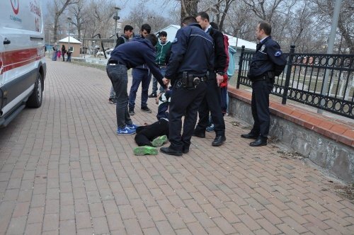 Kars'ta Öğrenci Kavgasında Kan Döküldü