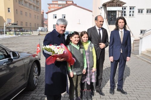 Kars’ta Öğrencilere Çizgi Roman Dağıtıldı