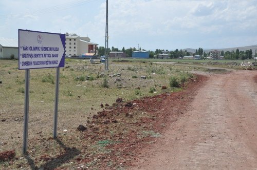 Kars’ta 'Olimpik Havuz'un Yolu Yok