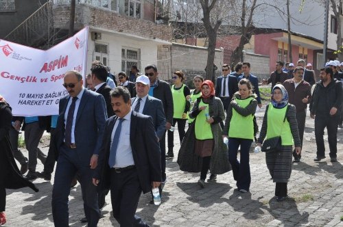 Kars’ta Sağlıklı Yaşam Yürüyüşü Yapıldı