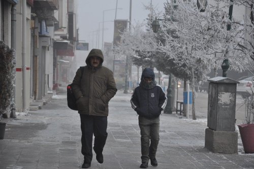 Kars’ta Soğuktan Her Yer Dondu