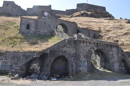 Kars’ta Tarih Yok Ediliyor