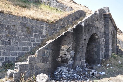 Kars’ta Tarih Yok Ediliyor