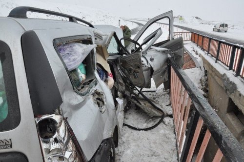 Kars’ta Trafik Kazası: 2 Yaralı