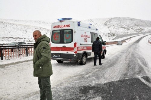 Kars’ta Trafik Kazası: 2 Yaralı