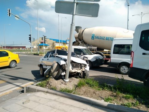 Kars’ta Trafik Kazası: 2 Yaralı