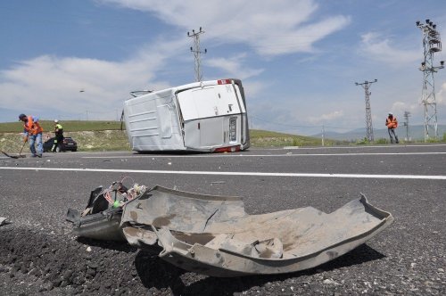 Kars’ta Trafik Kazası: 3 Yaralı