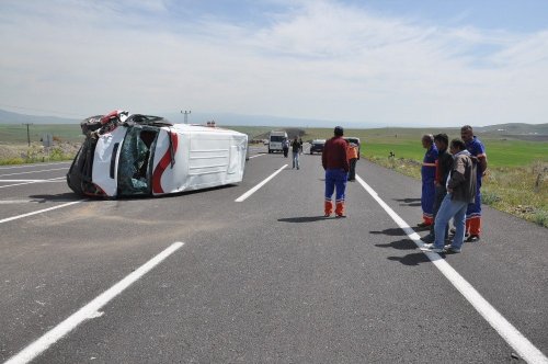 Kars’ta Trafik Kazası: 3 Yaralı