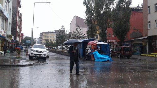 Kars’ta, Yağmur Hayatı Olumsuz Etkiledi