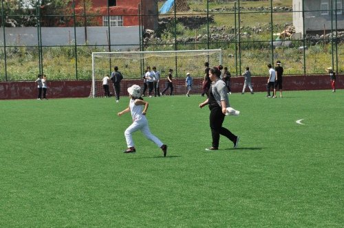 Kars’ta Yaz Spor Okulları’nın Açılışı Yapıldı