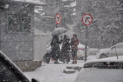 Kars’ta Yoğun Kar Yağışı Etkili Oluyor