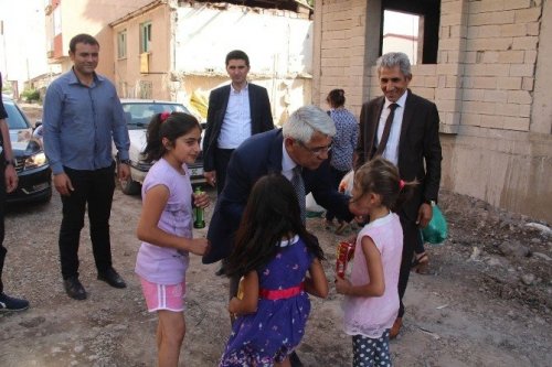 Kars’ta Yol ve Kaldırım Çalışmaları Devam Ediyor