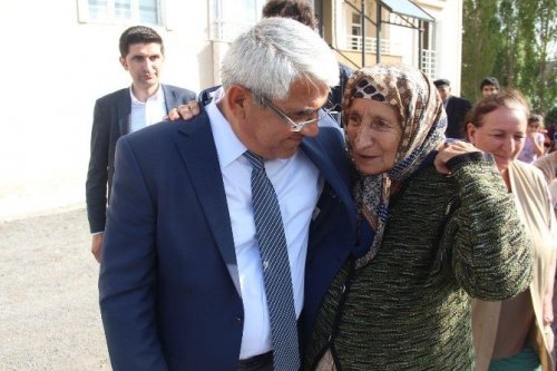 Kars’ta Yol ve Kaldırım Çalışmaları Devam Ediyor