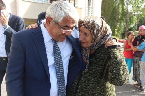 Kars’ta Yol ve Kaldırım Çalışmaları Devam Ediyor