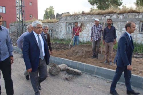 Kars’ta Yol ve Kaldırım Çalışmaları Devam Ediyor