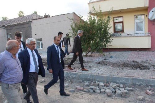 Kars’ta Yol ve Kaldırım Çalışmaları Devam Ediyor