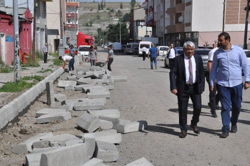 Kars’ta Yol ve Kaldırımlar Yapılıyor