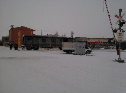 Kars’ta Yük Treni Raydan Çıktı