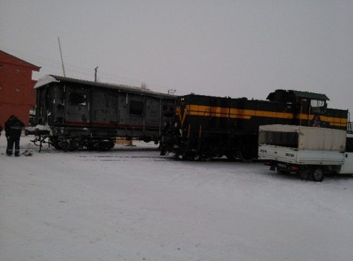 Kars’ta Yük Treni Raydan Çıktı