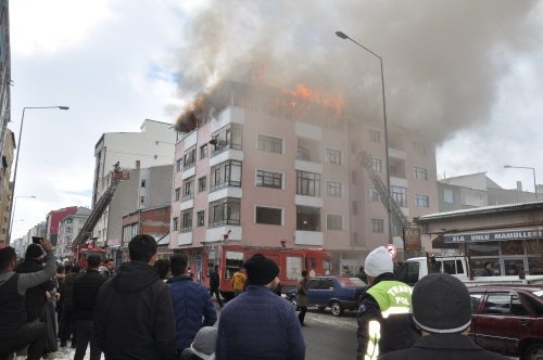 Kars’taki Yangın Paniğe Neden Oldu