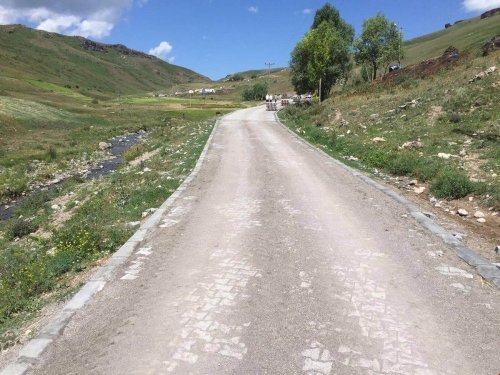 Kayadibi Köyü Yolu Kilit Parke Taş Yapılıyor