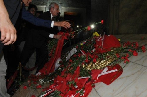 Kılıçdaroğlu, 30 Ağustos Yürüyüşüne Katıldı