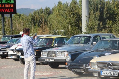 Klasik Otomobiller Görenlerini Hayran Bıraktı