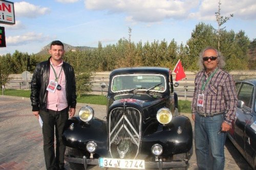 Klasik Otomobiller Görenlerini Hayran Bıraktı