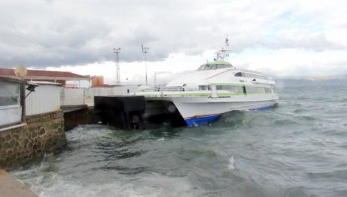 Maramara’da Fırtına Deniz Ulaşımını Aksatıyor
