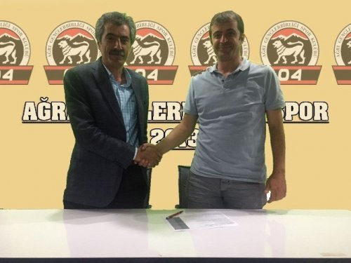 Mete Telhan İmzayı Attı