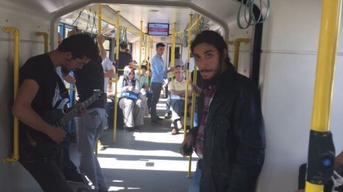 Metroda Yolcuları Şaşkına Uğratan Konser