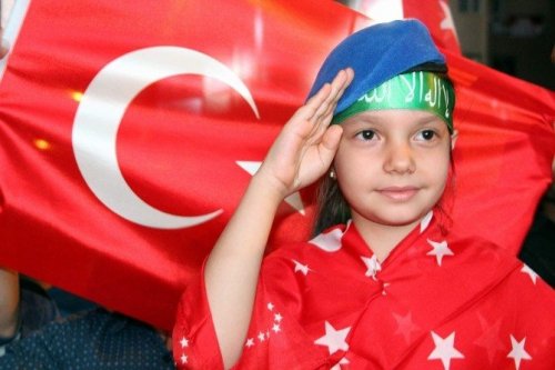 Minik Çocuklardan, Dedelere Herkes Nöbette