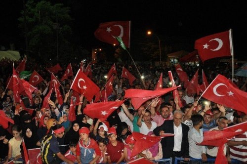 Muş’ta Demokrasi Nöbeti