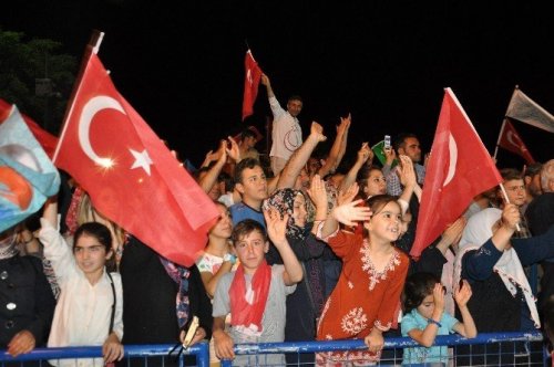 Muş’ta Şevki Yılmaz'lı Demokrasi Nöbeti