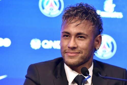 Neymar İmzayı Attı