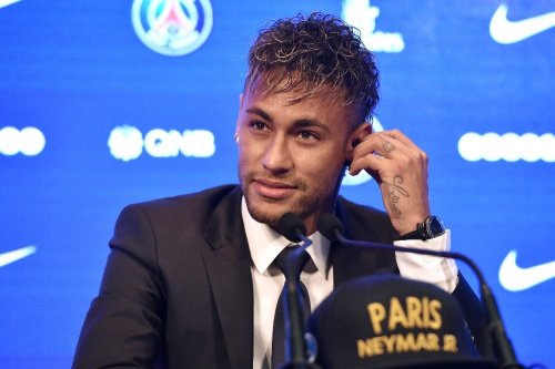 Neymar İmzayı Attı