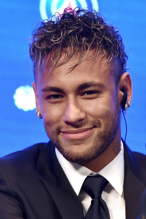 Neymar İmzayı Attı