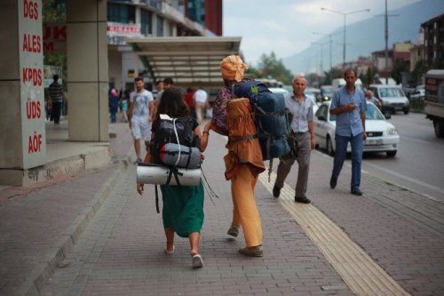 Otostopla Dünyayı Geziyorlar