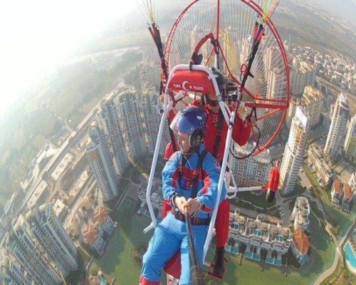 Paramotoru Kendisi İmal Etti, Şimdi Kuşlar Gibi Uçuyor...