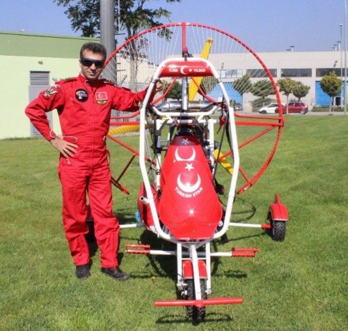 Paramotoru Kendisi İmal Etti, Şimdi Kuşlar Gibi Uçuyor...