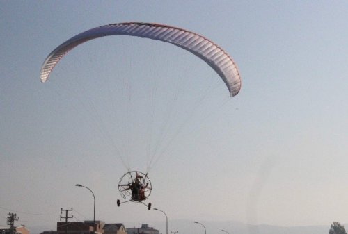 Paramotoru Kendisi İmal Etti, Şimdi Kuşlar Gibi Uçuyor...