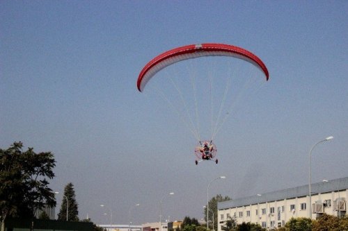 Paramotoru Kendisi İmal Etti, Şimdi Kuşlar Gibi Uçuyor...